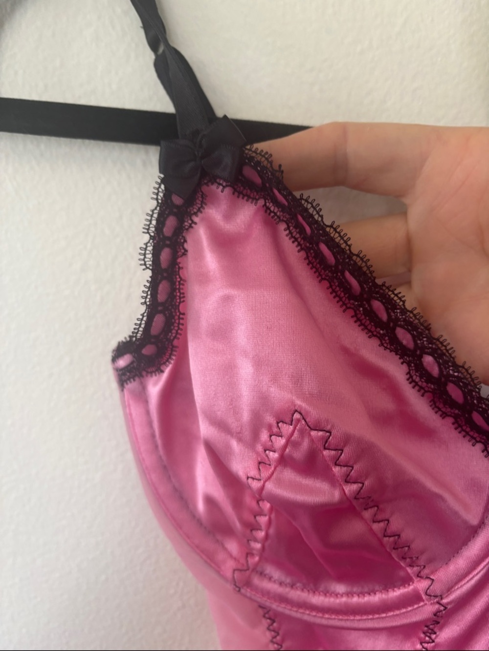 NWT!! NEW VINTAGE VS Pink Black Satin Lace Trim Sexy Lingerie Garter Details - Picture 2 of 11